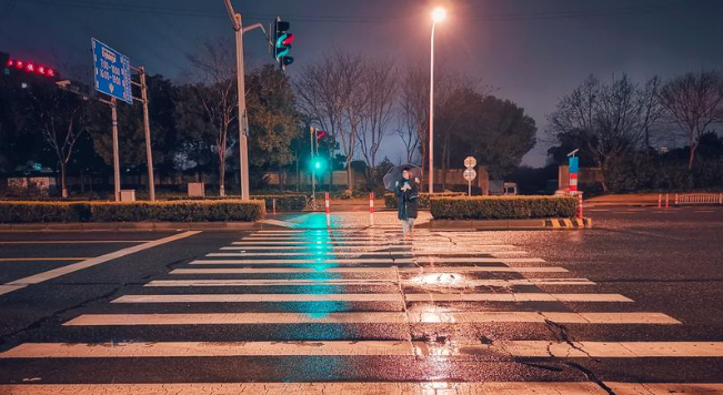 醉酒后跨越道路死亡遭意外险拒赔，泽良律师助力获赔全额保险金