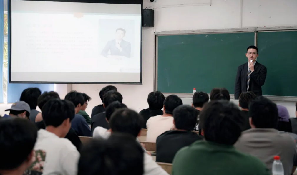 武海浪律师开展《“职”点迷津·大学生求职就业法律知识》系列普法讲座